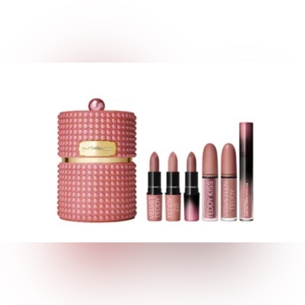 MAC Cosmetics Velvet Teddy's Party Crew
Vault Holiday